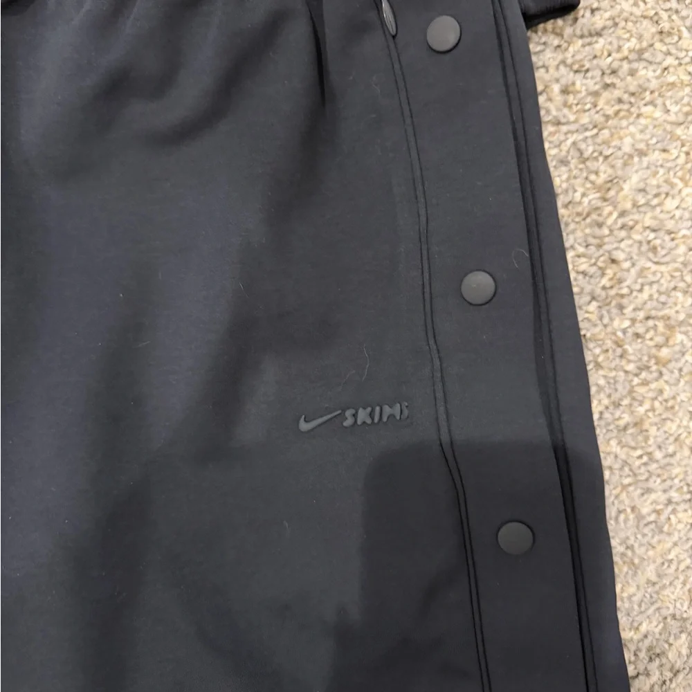 SKIMS NIKE SET - Picture 2 of 3